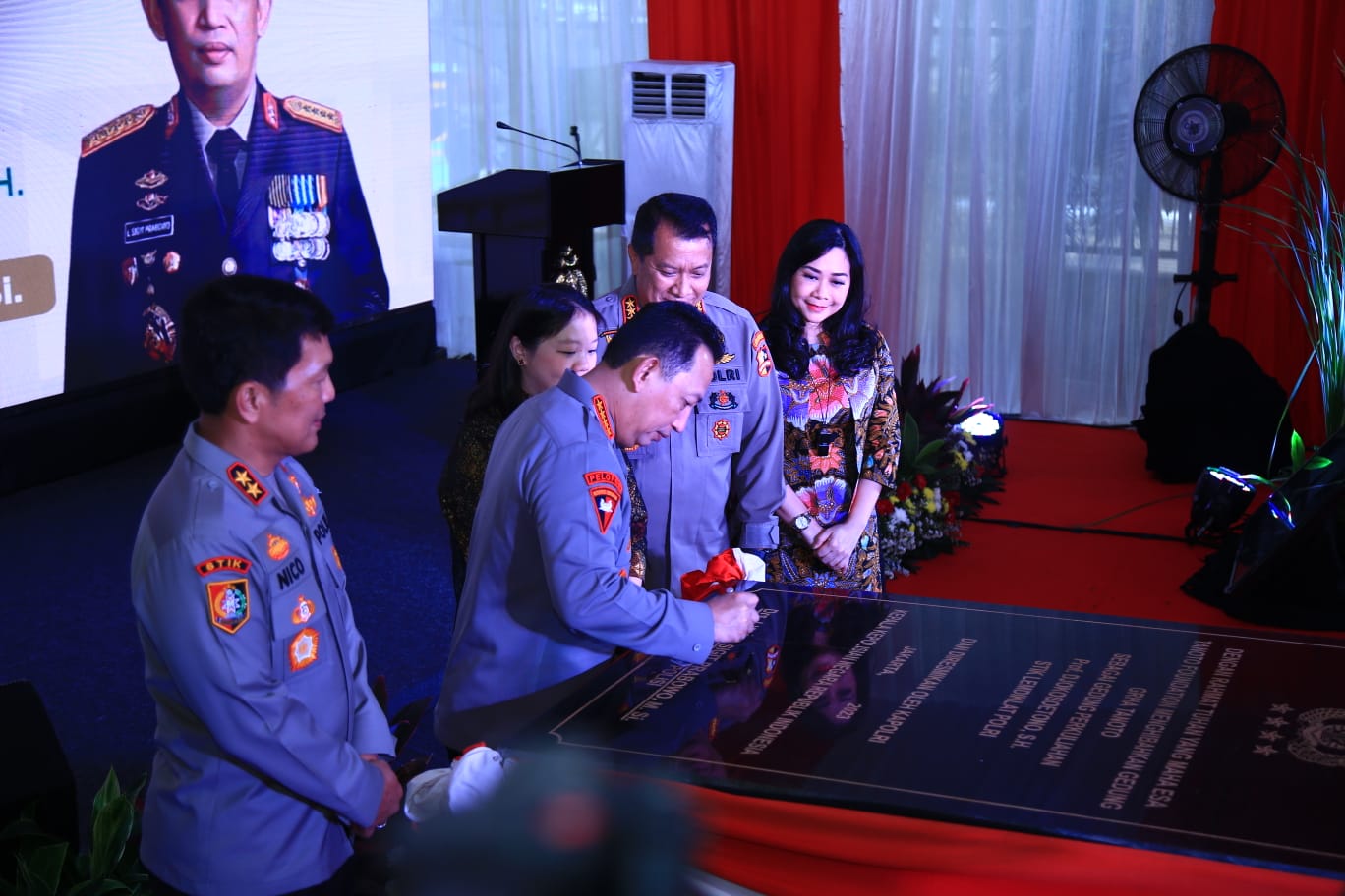 kapolri resmikan gedung graha tanoto stik lemdiklat polri 59276 1
