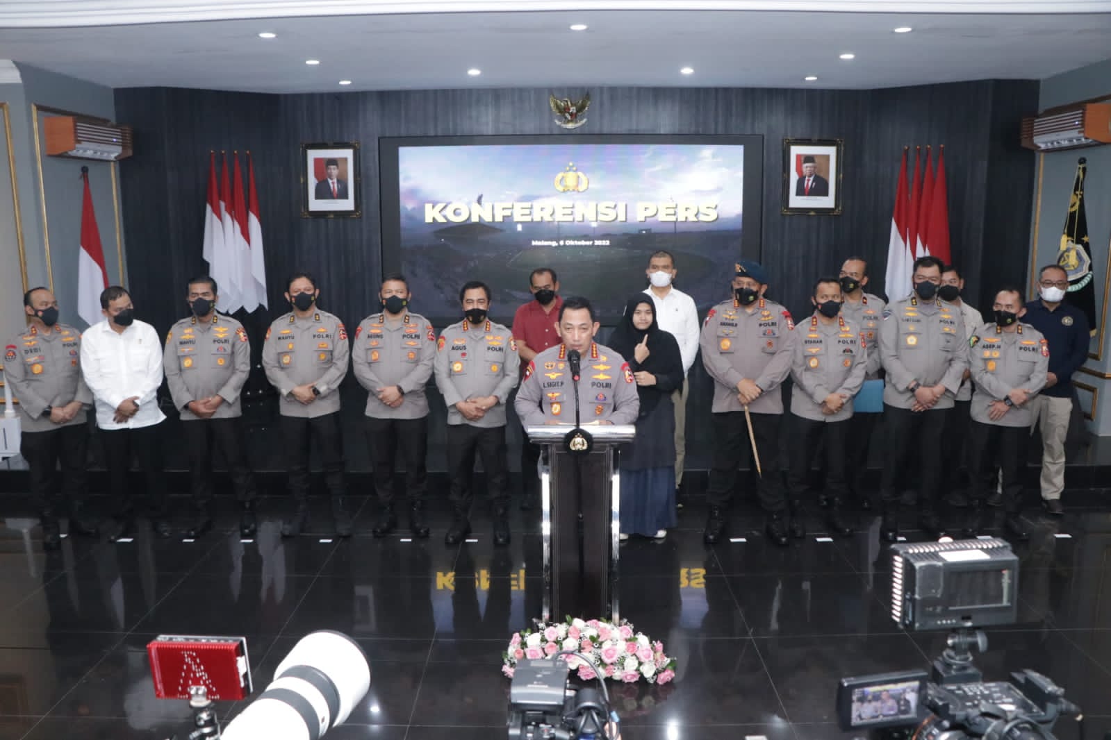 kapolri stadion kanjuruhan belum sertifikasi layak fungsi dirut pt lib jadi tersangka 50410