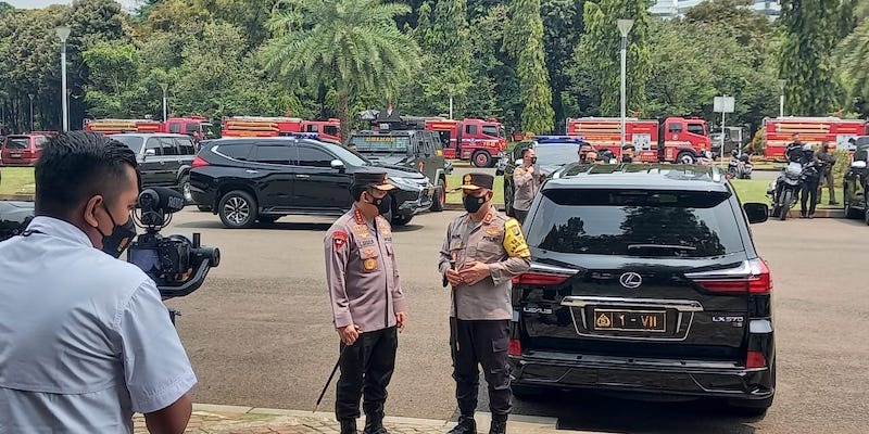 kapolri tinjau pos pengamanan di seberang istana negara 45853