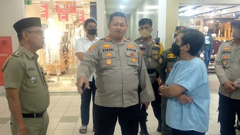 kapolsek kalideres cek kesiapan pengamanan malam tahun baru di mall daan mogot 52790