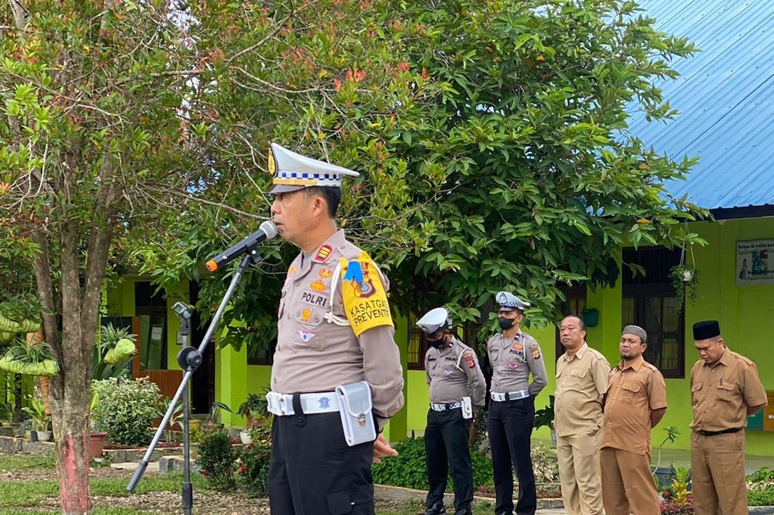 kasat lantas polres aceh tamiang edukasi siswa berlalu lintas 50495