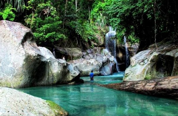 keindahan air terjun nyarai di hutan gamaran sebagai bagian dari cagar alam nasional 62783