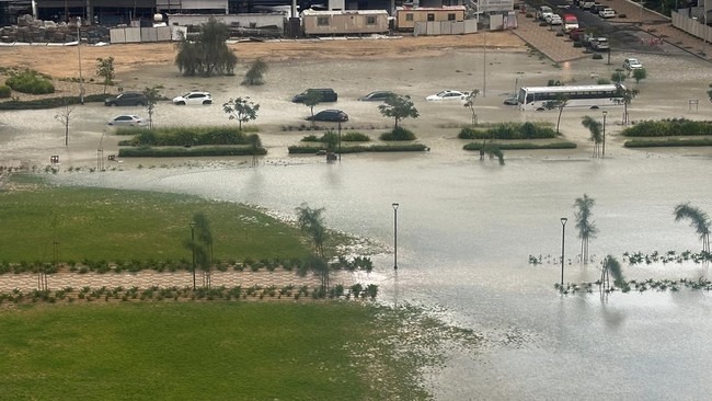 kemlu ri ungkap kondisi wni usai hujan badai dan banjir melanda dubai 72785