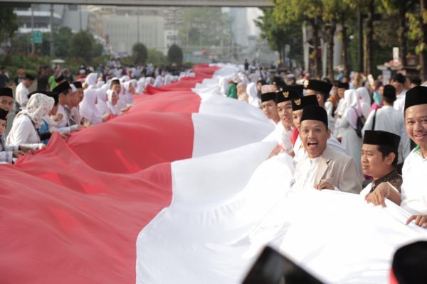 kirab merah putih simbol kokohnya persatuan 49294
