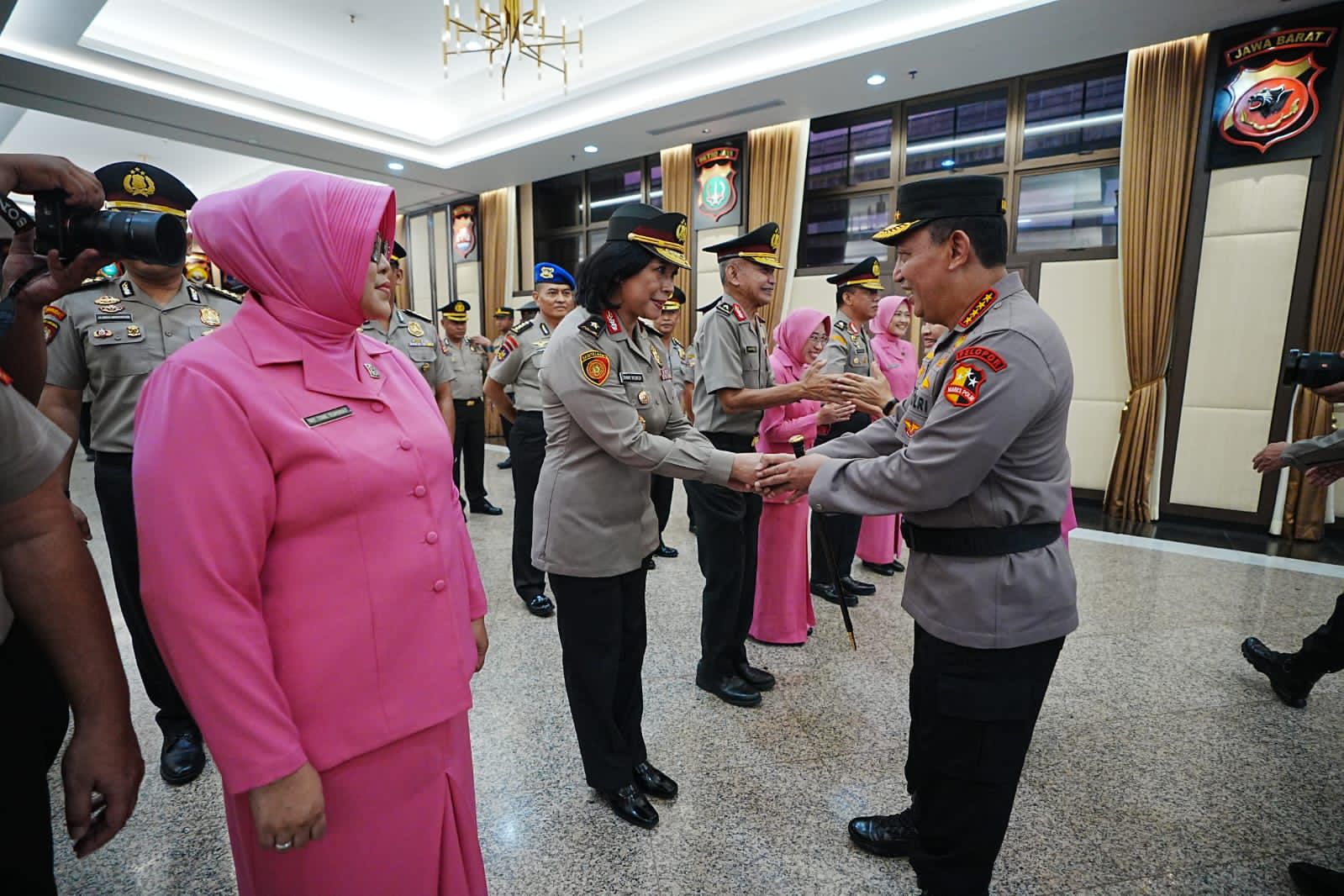 komitmen kapolri mengenai kesetaraan gender jenderal bintang satu polwan dilantik 60484