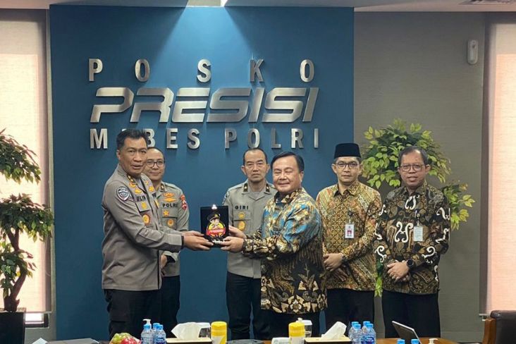 kompolnas apresiasi digitalisasi layanan publik polri melalui quick wins 51138