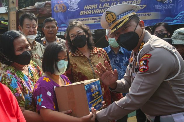 korlantas polri berikan bantuan kepada panti asuhan binaan konghucu 49884