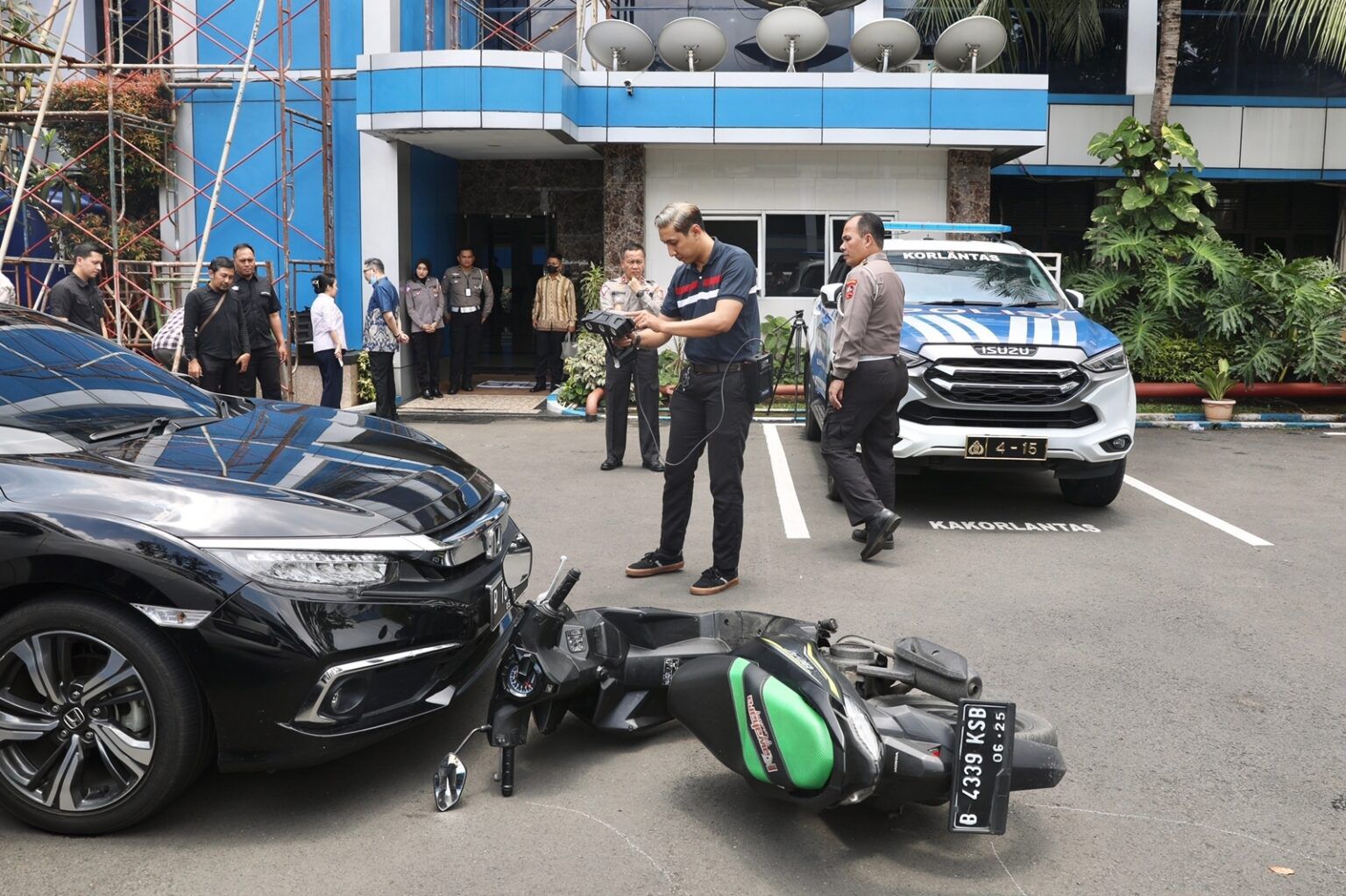 korlantas polri peragakan alat pemindai 3d scanner untuk dukung penyidikan laka 55467
