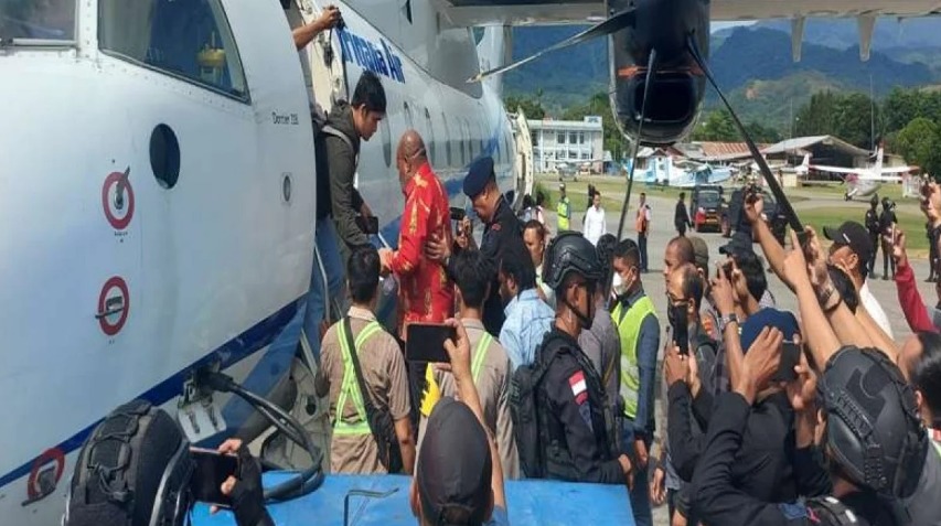 kpk tangkap gubernur papua lukas enembe 53191 1