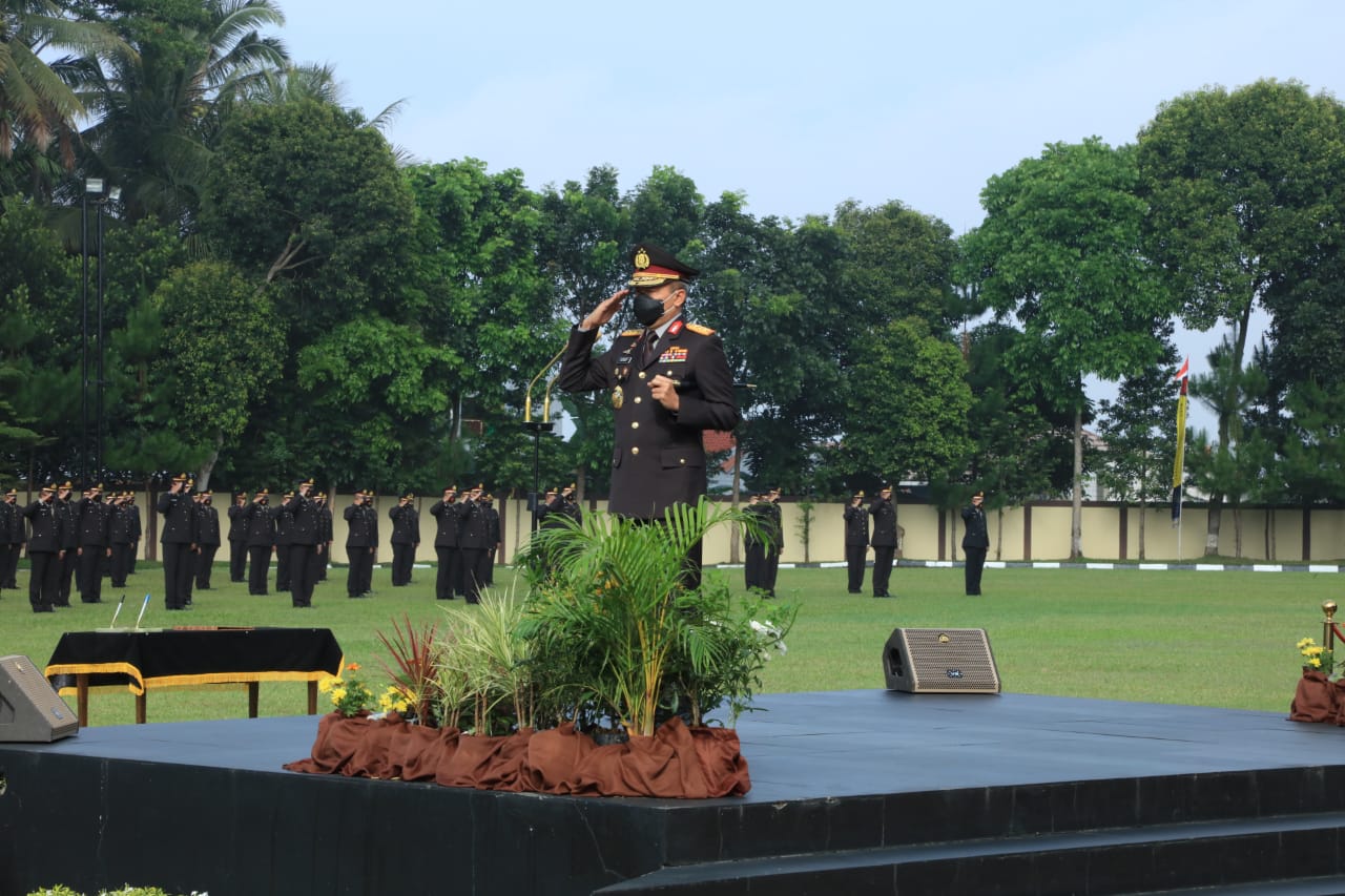 lantik 1 600 perwira sip angkatan 49 kalemdiklat polri jadilah perwira polri yang memegang teguh sumpah perwira 35290
