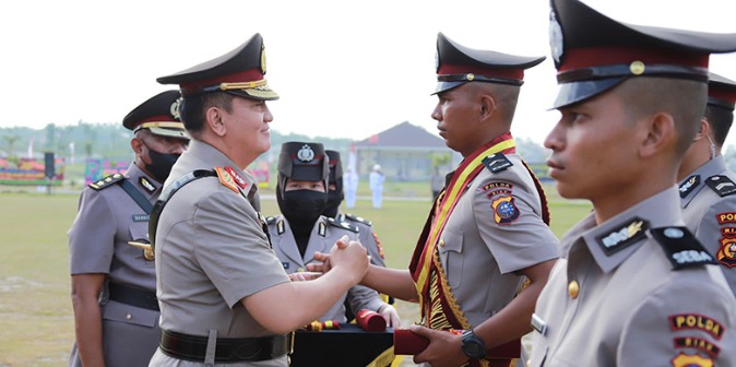 lantik 259 personel bintara baru kapolda riau jangan kecewakan negara institusi polri dan orangtua 48130