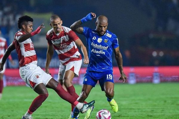 leg pertama final champions persib bandung bantai madura united 3 0 74520