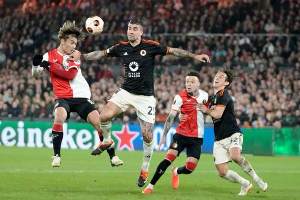 liga europa as roma susah payah tahan imbang 1 1 feyenoord 70253