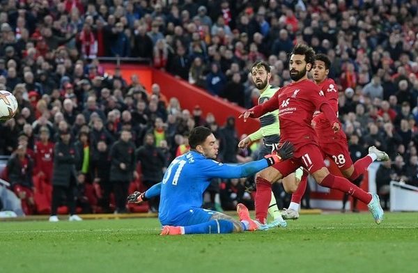 liga sengit liverpool kalahkan man city 50676