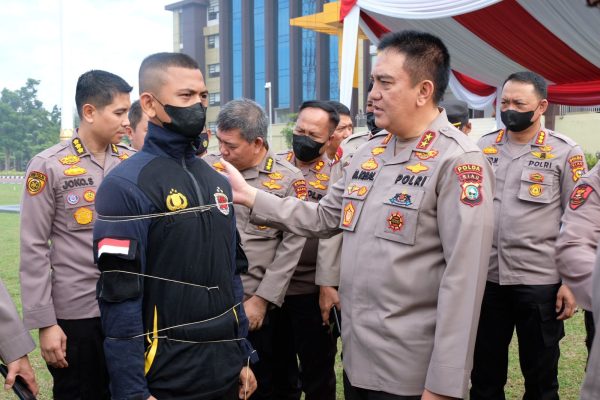 mabes polri distribusikan perlengkapan pendukung kepolisian ke polda riau 49479