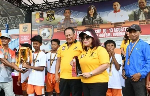 majukan dan kembangkan prestasi atlet sepakbola tanah air kapolda jabar hadiri penutupan turnamen dct kbpp polri cup 2022 48952