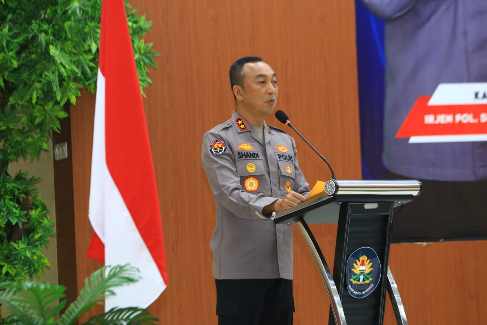 matangkan kemampuan hadapi tantangan kadivhumas bekali ilmu jurnalistik kepada anggota 58522