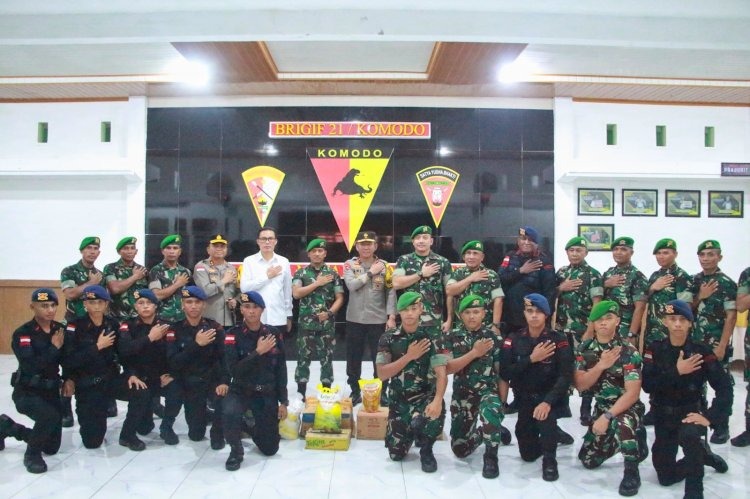 mempererat sinergitas polda ntt serahkan tali asih kepada anggota brigif 21 komodo dan satuan tni lainnya 82252