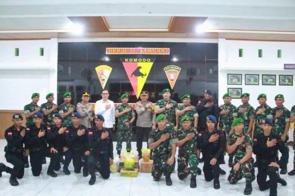 mempererat sinergitas polda ntt serahkan tali asihkepada anggota brigif 21 komodo dan satuan tni lainnya 82317