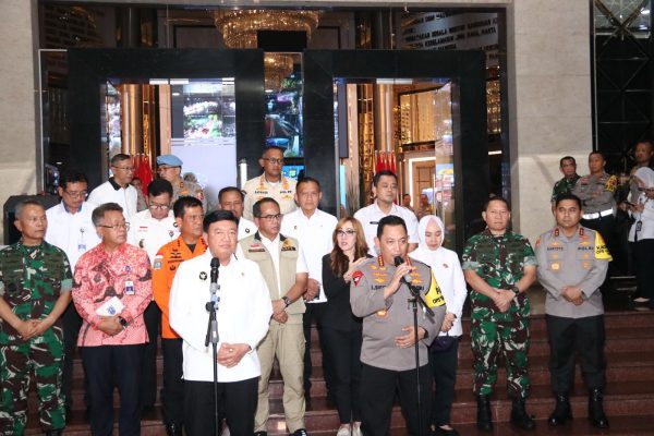 menko polkam dan kapolri pantau persiapan malam pergantian tahun 82562