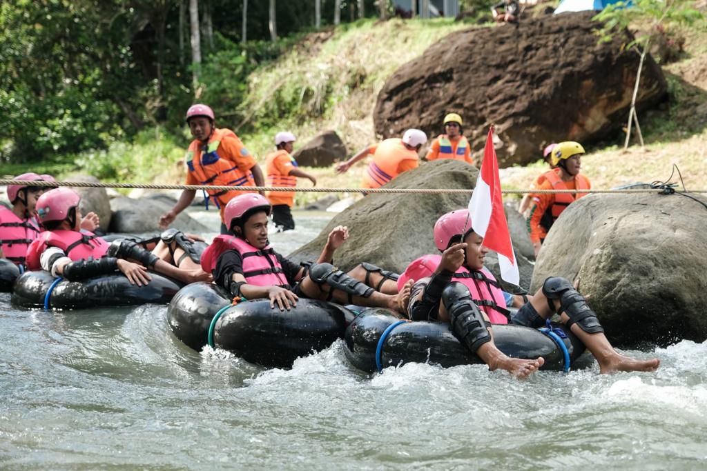 menparekraf dorong pengembangan wisata river tubing di desa wisata pandean jatim 47994 1
