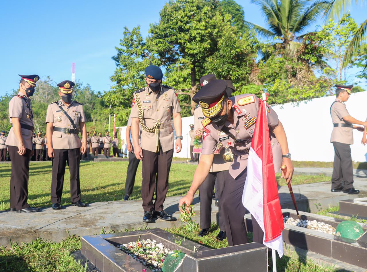 menyambut hari bhayangkara ke 76 kapolda sulbar pimpin ziarah di tmp patidi 47912