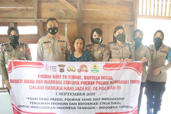 menyambut hut polwan ke 74 polres manggarai timur bagi sembako kepada warga kurang mampu 48852 1