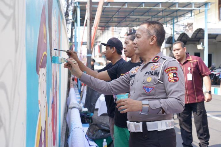 meriahkan hut lantas ke 68 korlantas polri gelar lomba mural 63649
