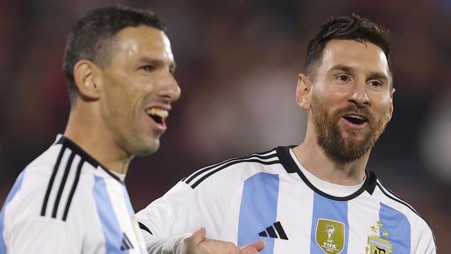 messi cetak hattrick di perpisahan maxi rodriguez 60061