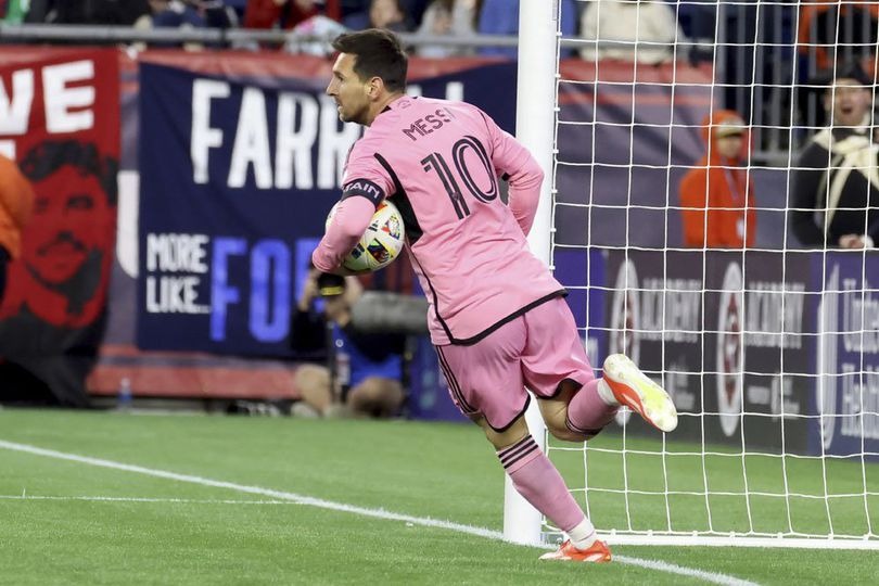 messi gendong 2 gol inter miami menang telak 4 1 lawan new england 73189