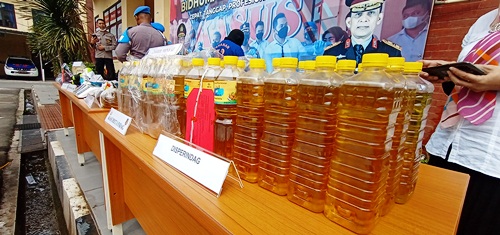 modus mengubah minyak curah jadi minyak kemasan polri berhasil membongkar kecurangan tersangka minyak goreng 45524