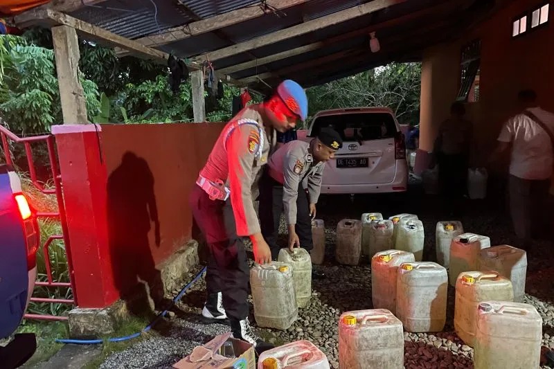 operasi pekat salawaktu 2024 polda maluku berhasil amankan 1 400 liter miras 74385
