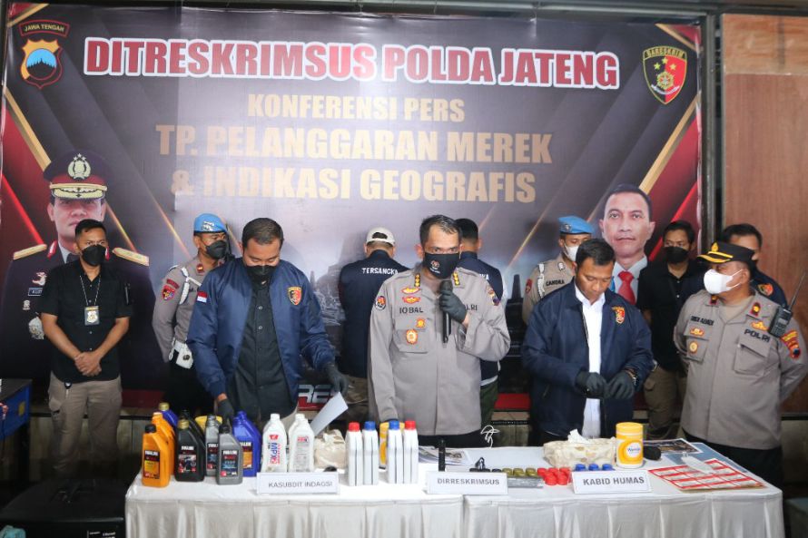 pabrik oli palsu digrebek polda jateng beri tips agar konsumen tak terjebak 50786 1