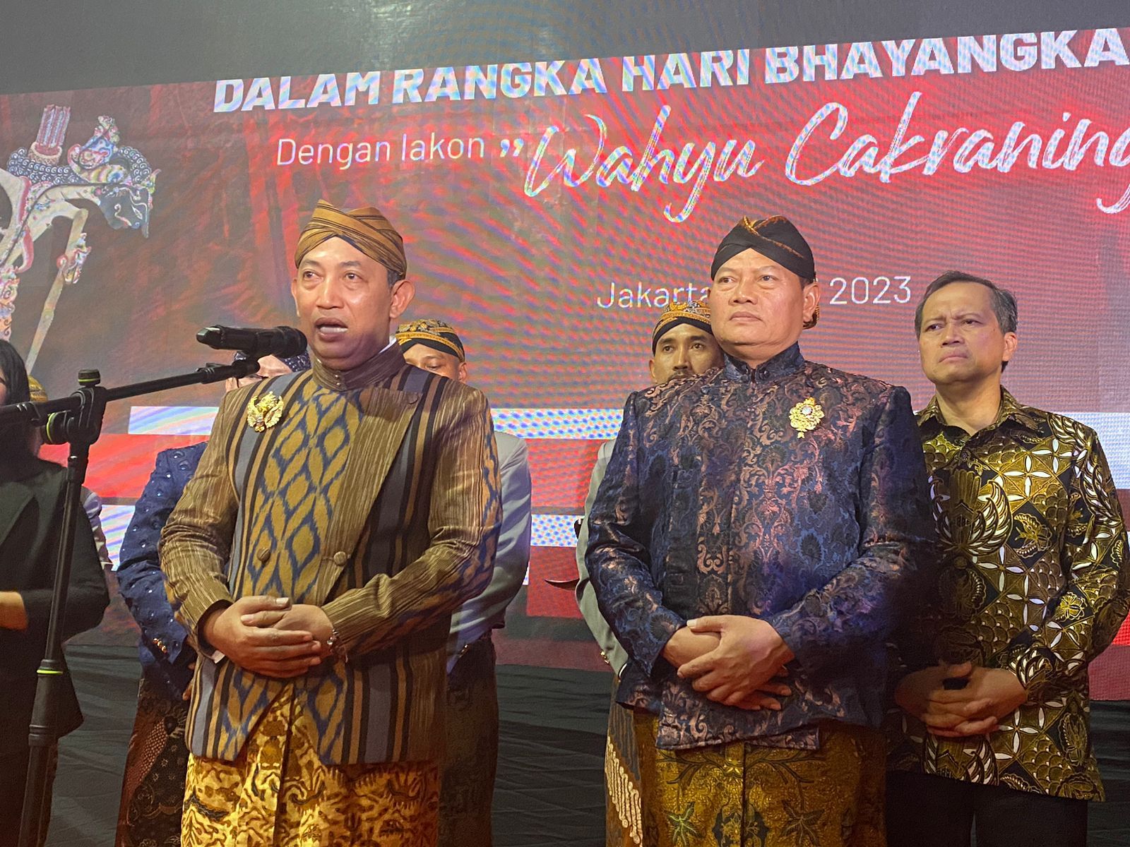 pagelaran wayang kulit hut bhayangkara polri sarat makna 60702