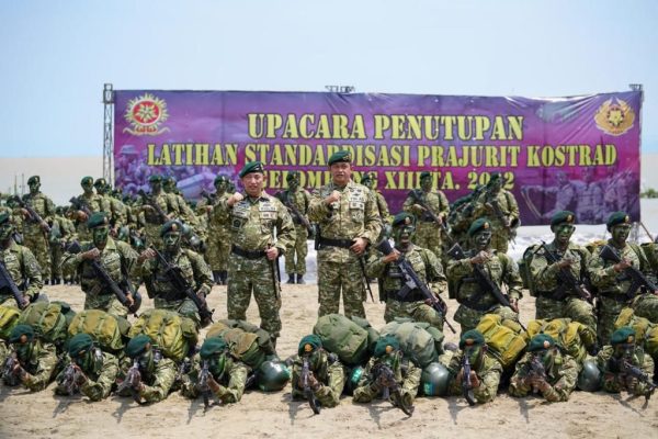 pangkostrad tni ad kukuhkan kapolri jadi warga kehormatan kostrad 49703