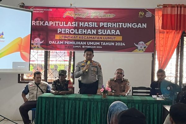 pasca pemilu 2024 personel polres tapteng amankan kantor ppk 70430