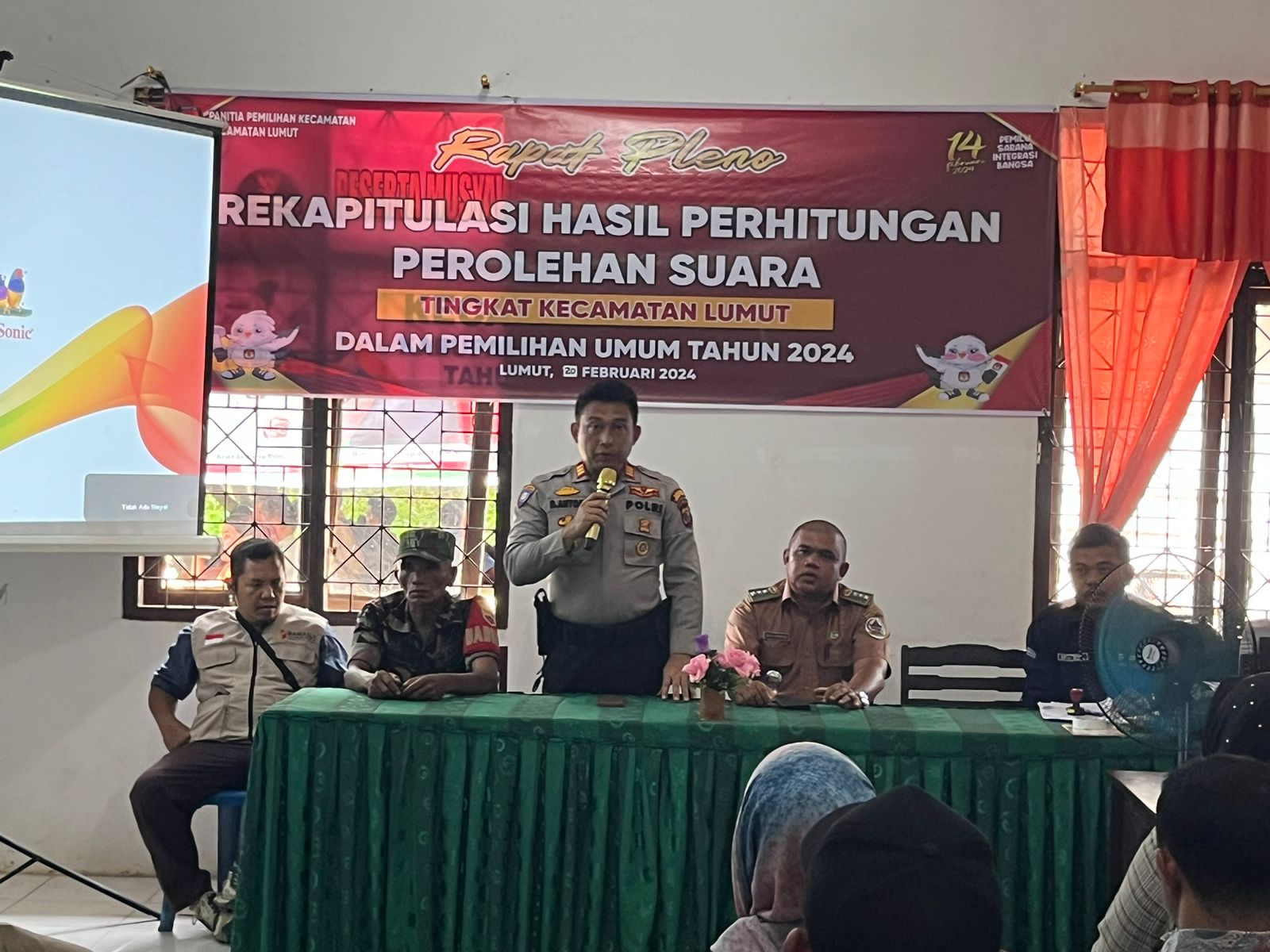 pasca pemilu 2024 personel polres tapteng amankan kantor ppk 70430