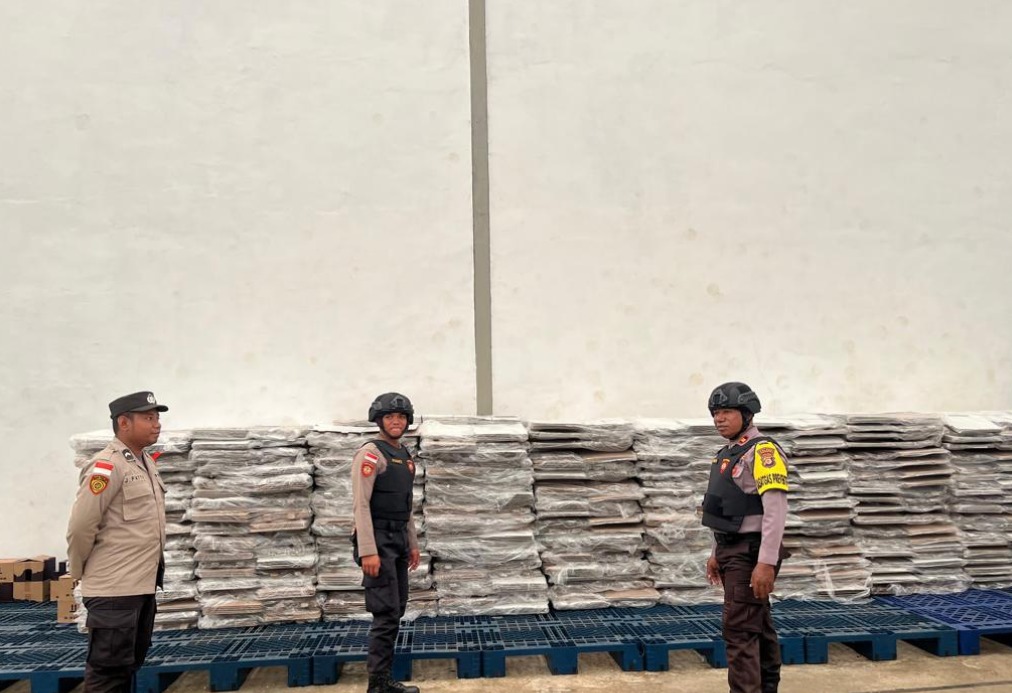 pastikan keamanan logistik pemilu 2024 polres mbd pantau langsung gudang penyimpanan kpu kab mbd 66358