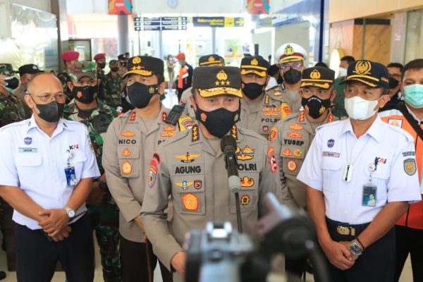 pastikan keamanan natal dan tahun baru 2022 irwasum polri cek prokes serta pengamanan tempat ibadah di kota surabaya 22541 1