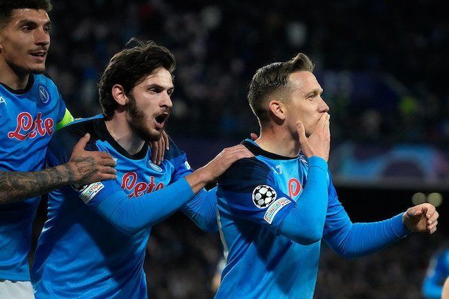 pastikan lolos quarter final napoli kalahkan frankfurt 3 0 55685