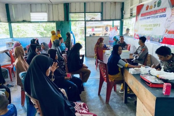 peduli kesehatan polda sulteng beri pelayanan kesehatan gratis untuk masyarakat di dusun tamanjeka 72742
