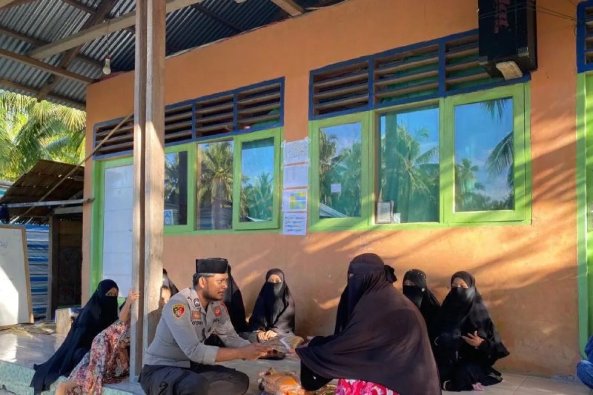 peduli sesama polda sulteng beri edukasi bahaya paham radikalisme pada santriwati pondok pesantren 73570