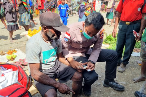 pelayanan kesehatan gratis terus digencarkan oleh tim medis satgas ops damai cartenz 49665