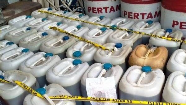 penimbun bbm subsidi di kalteng berhasil ditangkap dan sita 693 liter pertalite 49380