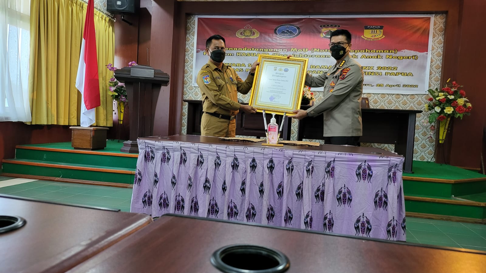 penyelesaian konflik papua tidak dengan angkat senjata kepala operasi damai cartenz 2022 46381