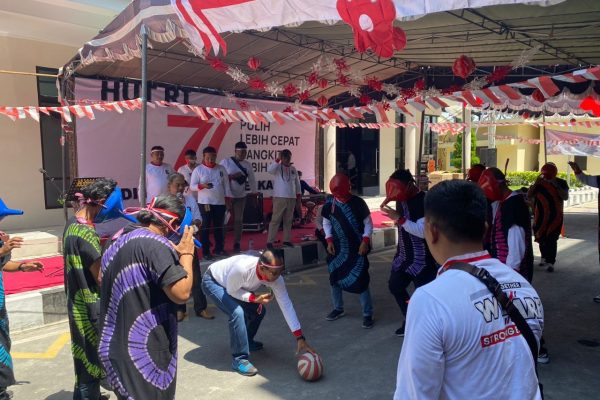 peringatan hari kemerdekaan ri ke 77 ditintelkam polda jatim bersama media polda jatim gelar lomba 17 agustus 49040