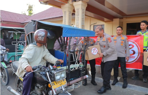 peringati hari bhayangkara ke 78 polda aceh bagikan 1 200 paket sembako 75838