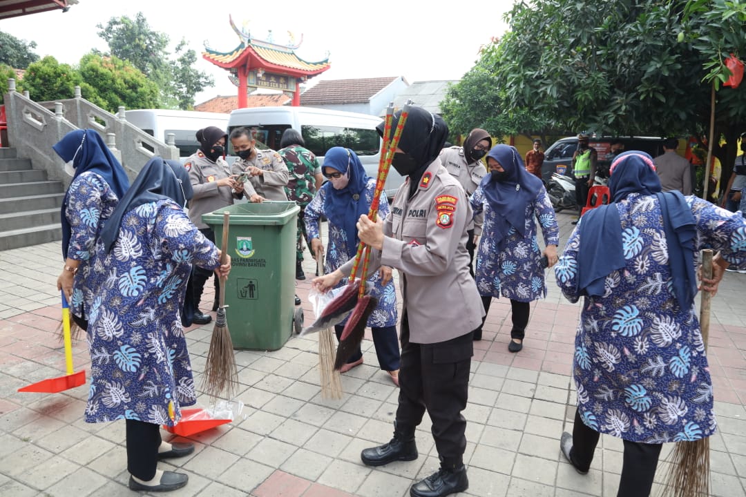 peringati hari jadi ke 74 polwan ri gelar bakti religi rumah ibadah di tangerang 49231