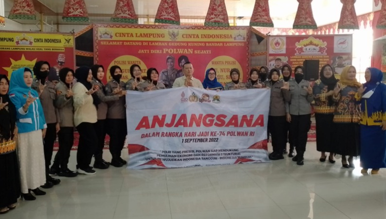 peringati hari jadi polwan ke 74 polda lampung laksanakan anjangsana ke kediaman salah satu mantan kapolda lampung 48914 1