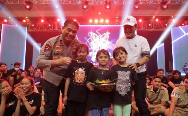 peringati hari kemerdekaan ri ke 77 polda jatim gelar malam gebyar nusantara gemilang jawa timur 2022 48974
